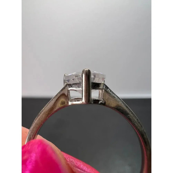 Cubic zirconia heart ring in sterling silver size 9 - Picture 6 of 11